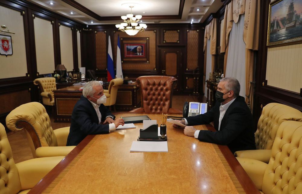 Аксёнов поддержал идею пригласить президента Болгарии в Крым