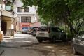 В Симферополе могут снести парковочные ограждения перед МДК