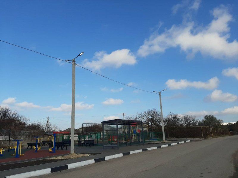 Завершены работы по освещению детской и спортивной площадок на Красной горке
