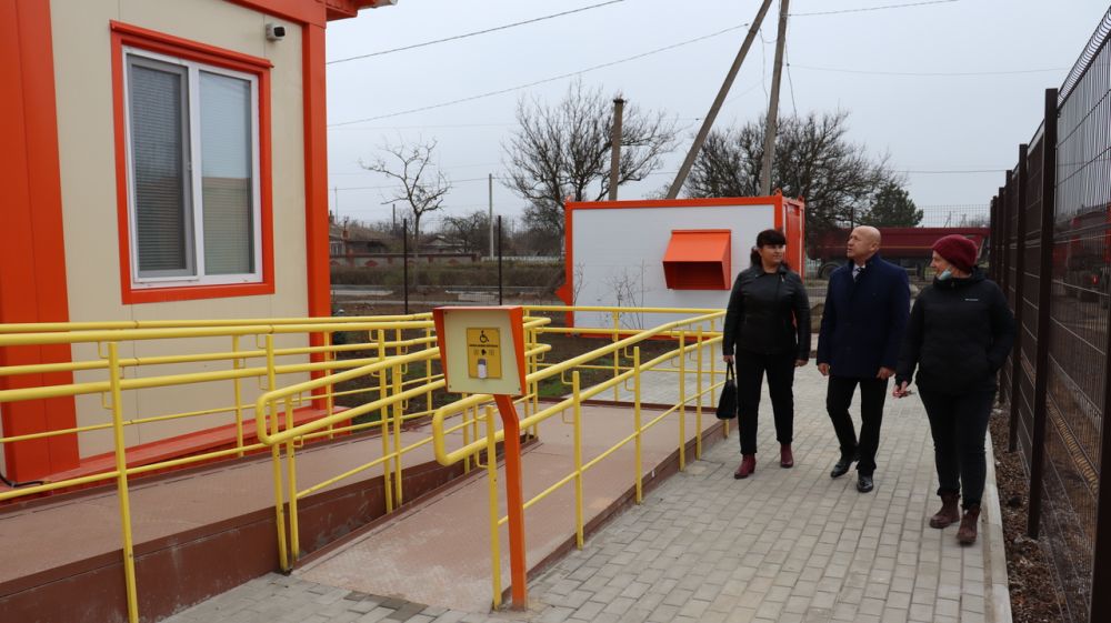 Глава администрации Владимир Сабивчак осмотрел модульный ФАП, который готовится к открытию в этом году в селе Виноградово