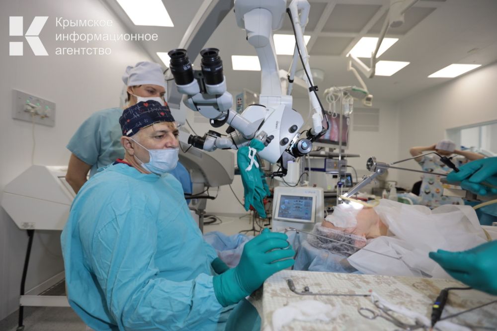 В Симферополе провели уникальную для Крыма эндоскопическую операцию на гортани