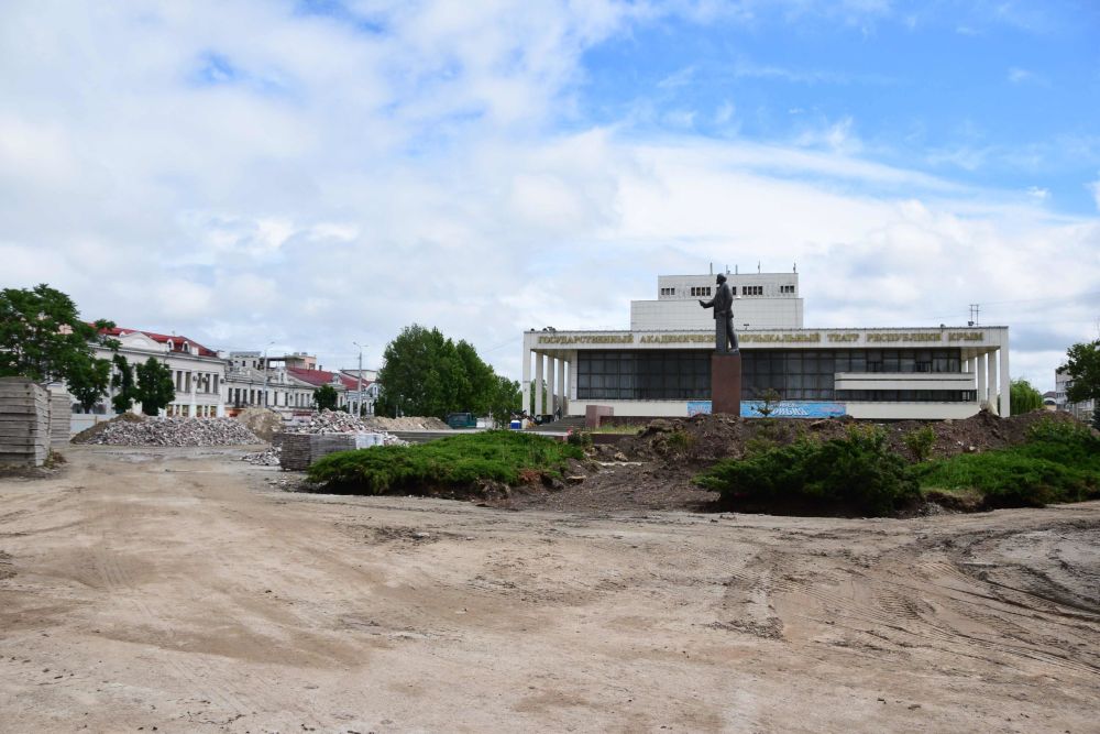 В Симферополе планируют до конца года завершить благоустройство площади Ленина