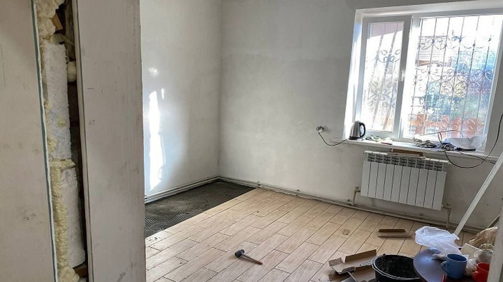 В Керчи ремонтируют муниципальное жилье, пострадавшее от наводнения