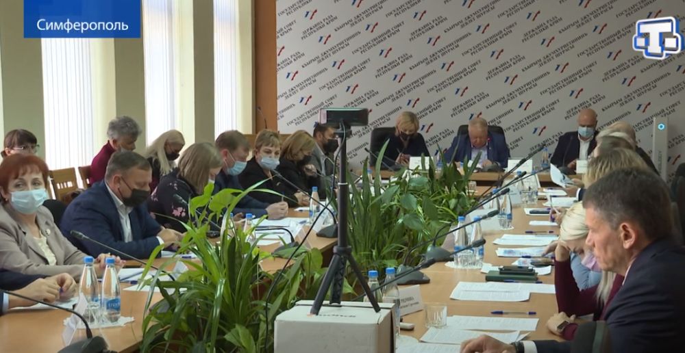 Противники вакцинации атаковали Общественную палату Крыма письмами