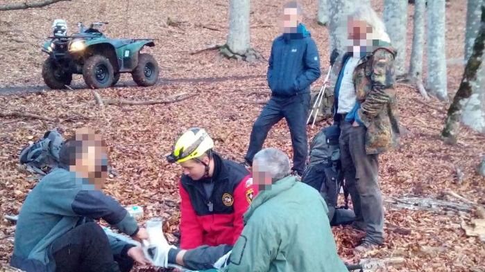 Спасатели Алуштниского АСО ГКУ РК «КРЫМ-СПАС» эвакуировали туриста из горно-лесной местности