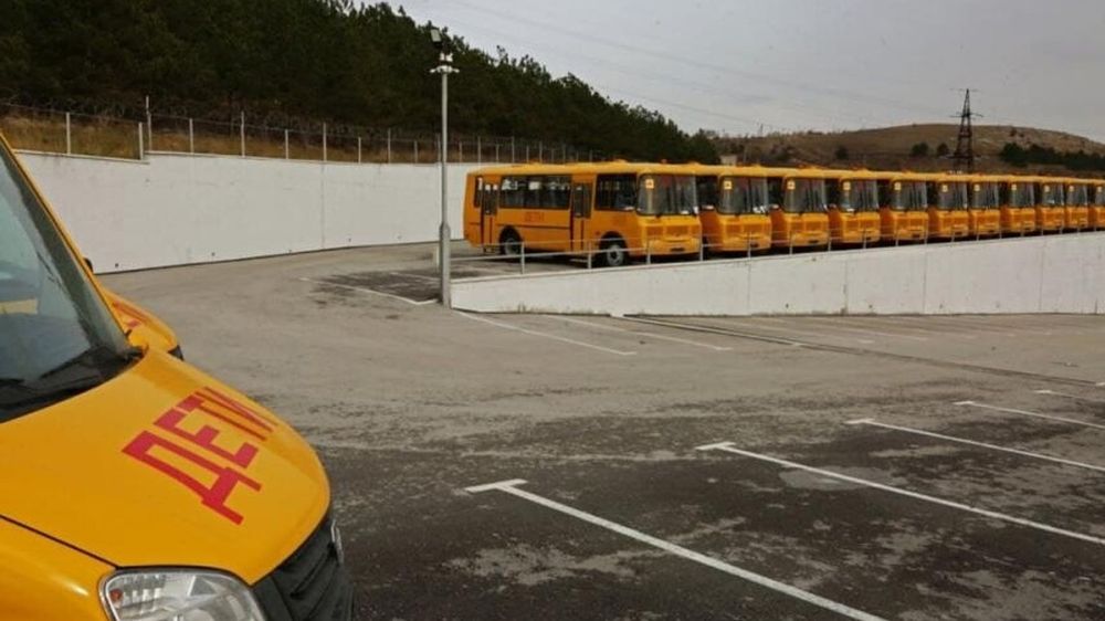 Крымские школы получили 53 новых автобуса
