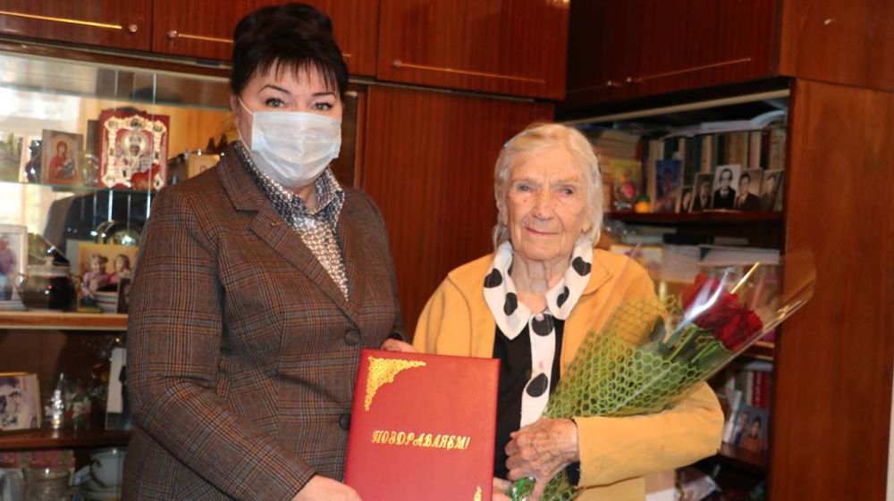 Светлана Дорош поздравила ветерана трудового фронта с 94-летием