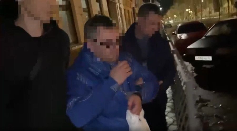 ФСБ опубликовала видео задержания отвечавшего за ФЦП экс-чиновника в Керчи