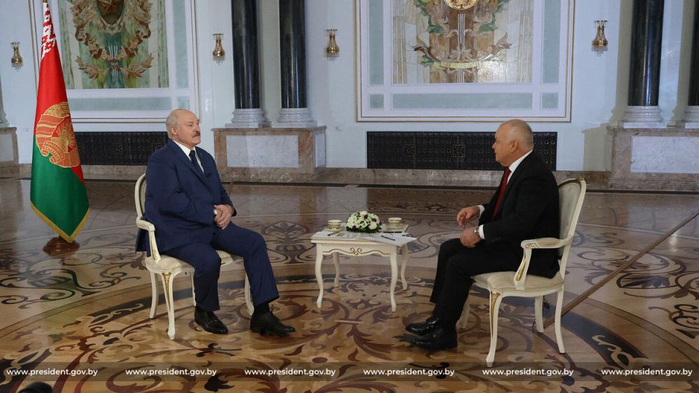 Президент Белоруссии заявил, что хочет посетить Крым