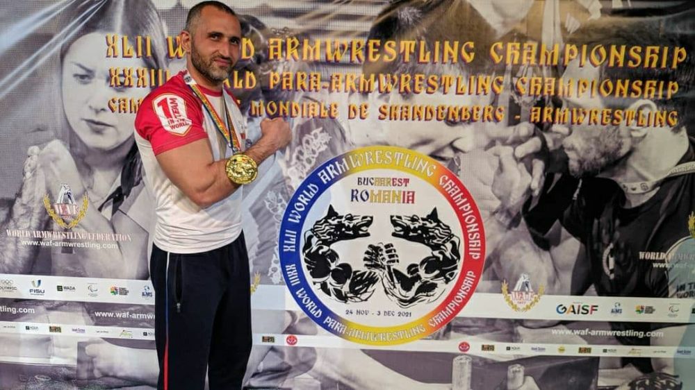 Крымчанин Аметхан Абдураманов завоевал титул чемпиона мира по пара-армрестлингу
