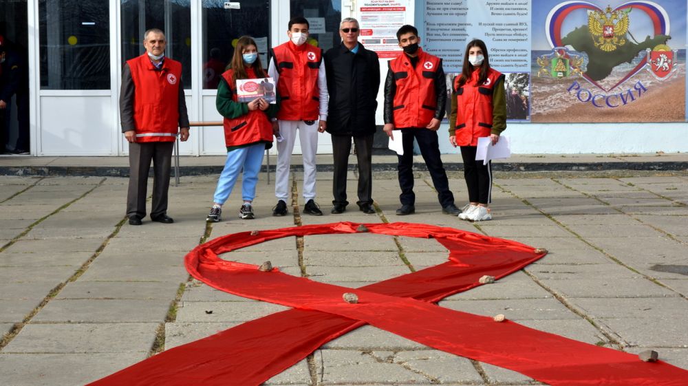 В Симферополе прошла акция, приуроченная к Всемирному дню борьбы со СПИДом