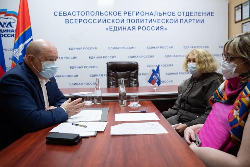 Губернатор Севастополя провел прием граждан по личным вопросам