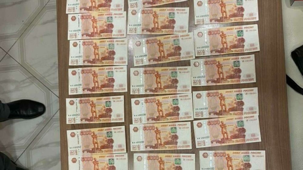 В Крыму пресекли сбыт фальшивых денег