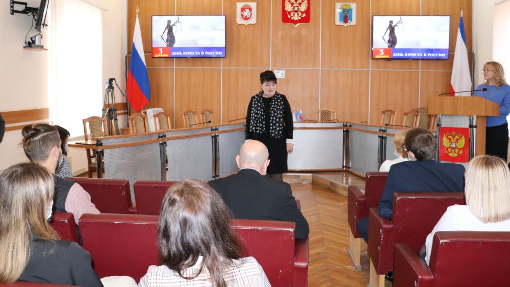 Светлана Дорош поздравила сотрудников управления по правовым вопросам