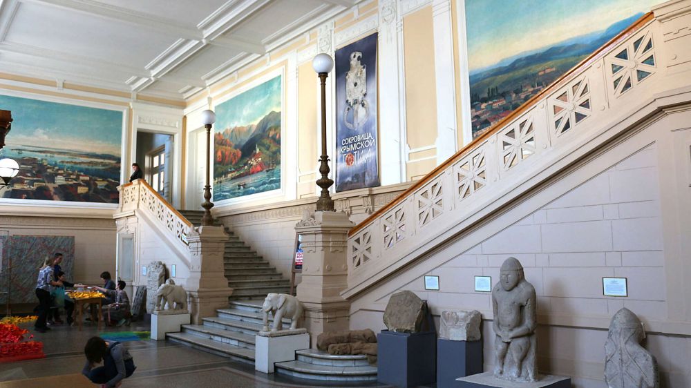 На Украине "присвоили" экспонаты десятков крымских музеев