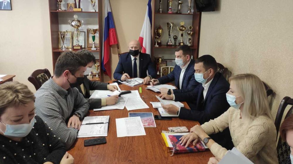 Глава администрации Сакского района Владимир Сабивчак провел совещание с главными распорядителями бюджетных средств Сакского района