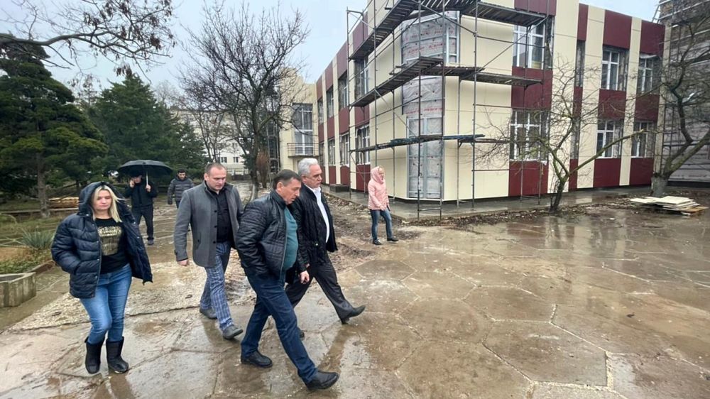 Юрий Гоцанюк в городе Саки осмотрел ход строительства объектов в рамках реализации нацпроектов