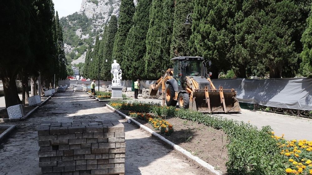 Капитальный ремонт аллеи Симеизского парка в Ялте завершен на 75%