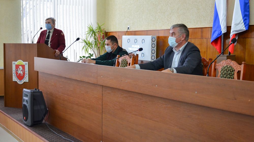 Глава администрации Черноморского района провел расширенное аппаратное совещание