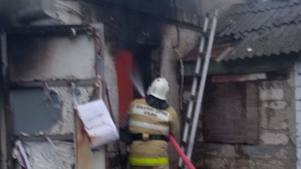 Огнеборцы ГКУ РК «Пожарная охрана Республики Крым» ведут ежедневную борьбу с пожарами в жилом секторе