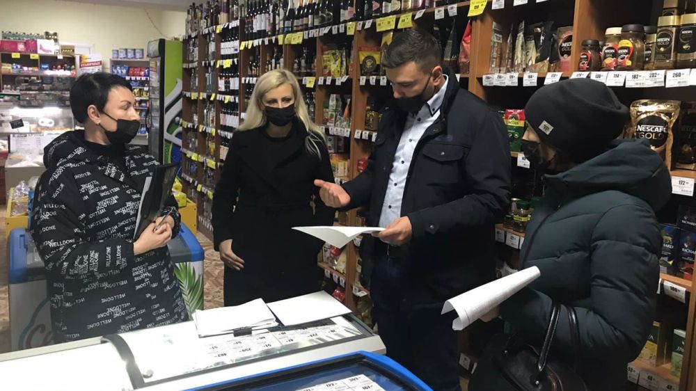 Александр Трянов провел выездные мониторинги цен в Черноморском районе