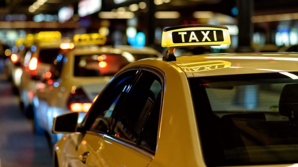 Разрешение на перевозку пассажиров и багажа такси можно получить через региональный портал «госуслуги.82» и единый портал государственных услуг