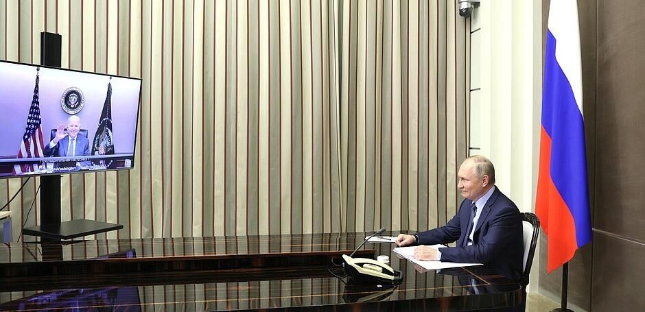 Эксперты оценили итоги онлайн-саммита Путина и Байдена