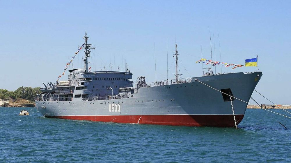 Эксперт объяснил смысл провокации Киева с кораблем "Донбасс"