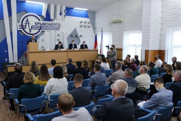 Ефим Фикс поздравил крымских энергетиков с профессиональным праздником