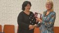 Татьяна Сухина наградила сотрудников сферы образования