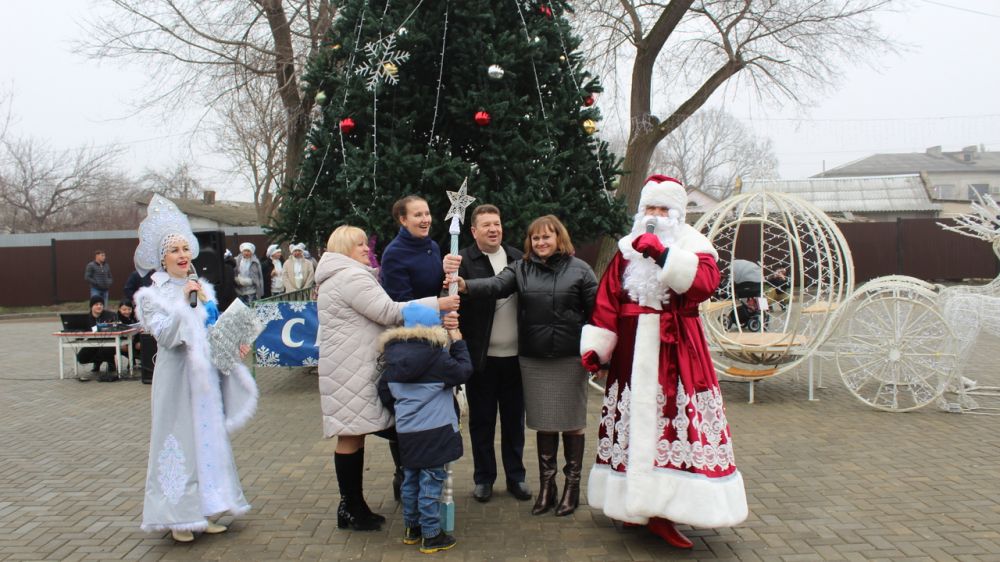В городе Белогорске состоялось открытие городской новогодней ёлки
