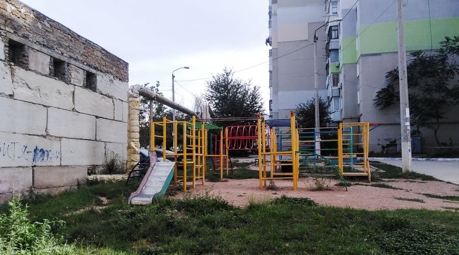 Власти Крыма планируют ремонтировать по 500 придомовых территорий в год
