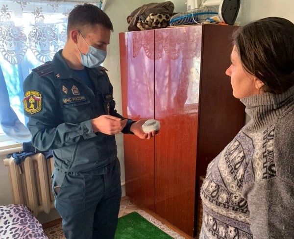 Дома социально незащищённых граждан в Симферопольском районе оборудовали датчиками дыма
