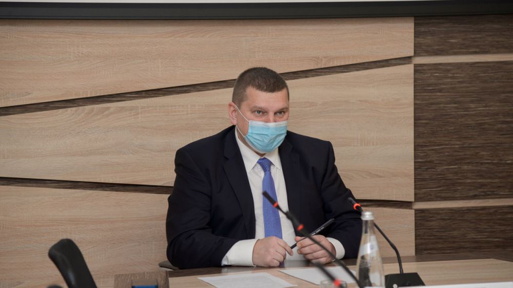 Роман Тихончук провел совещание с руководителями управляющих компаний