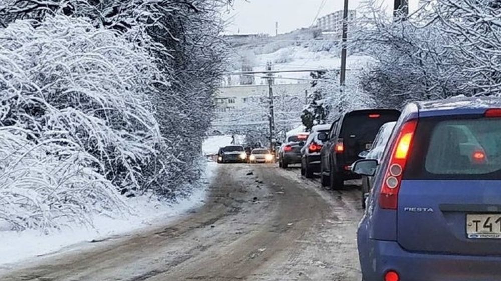 К утру 18 января дороги Симферополя парализовали 9-балльные пробки