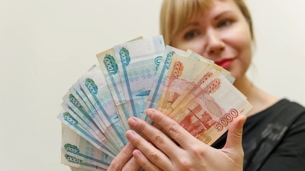 Десять клиентов крупнейшего крымского банка получили призы по 100 тысяч рублей