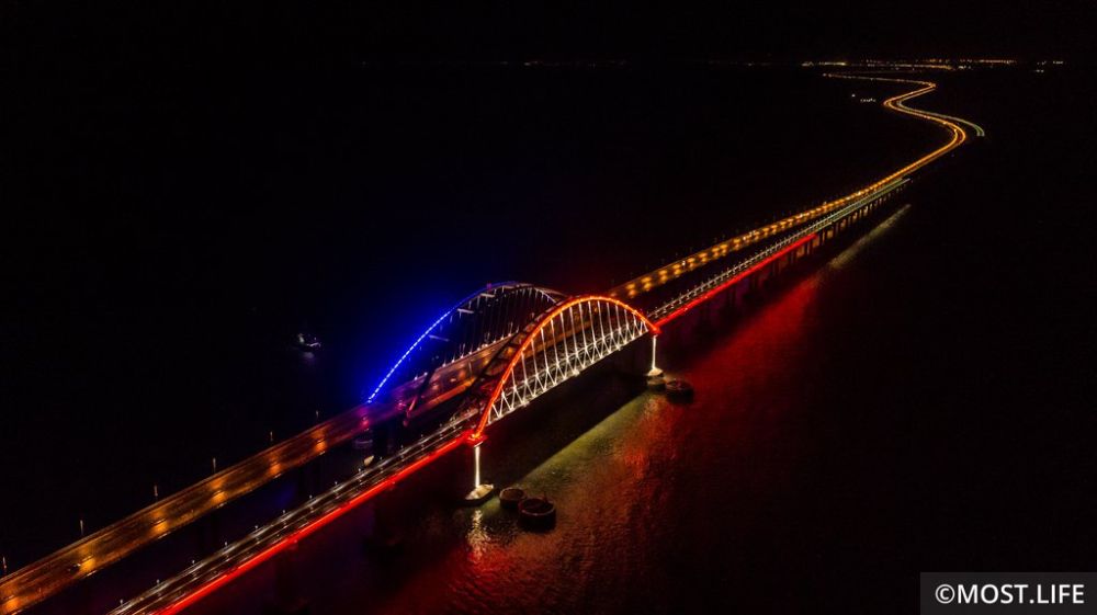 За прошлый год по Крымскому мосту проехало 2,6 млн автомобилей