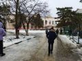 В Крыму из-за сообщений в минировании эвакуируют школьников