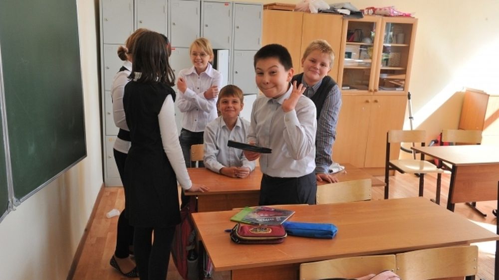 В школах Крыма мины не обнаружили