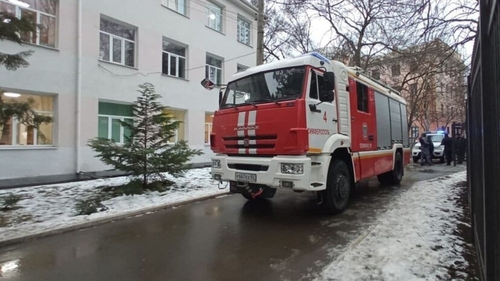 Из-за сообщения о минировании в Симферополе эвакуировали 10 школ