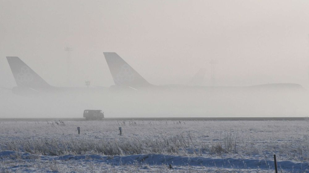 Аэропорт Краснодара закрыт из-за снегопада до 13.00 мск воскресенья