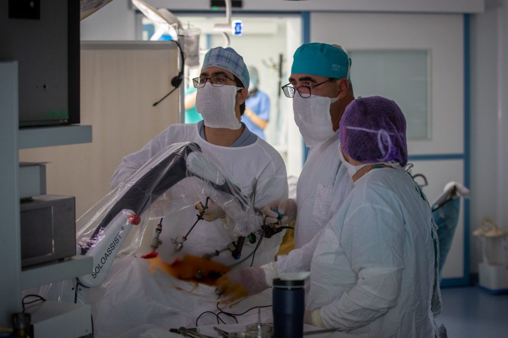 В клинике КФУ появился робот-ассистент для проведения операций