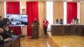 В Керчи спикер Крымского парламента Владимир КОНСТАНТИНОВ вручил сиротам ключи от новых квартир