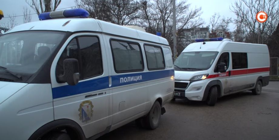 В правительство Севастополя продолжают поступать сообщения о минировании школ