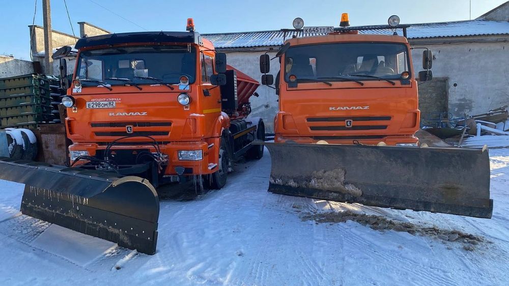 В Крыму коммунальщики готовят спецтехнику к ухудшению погоды 28 января