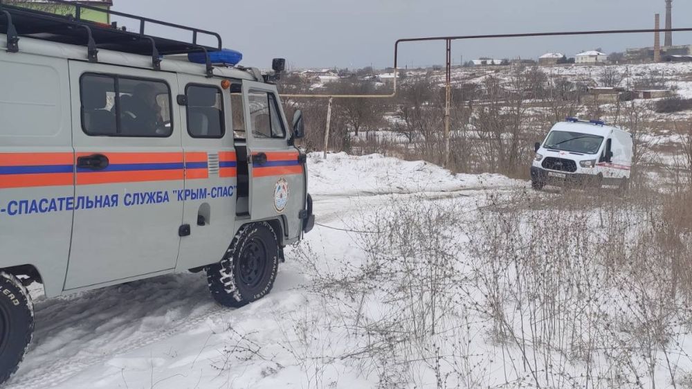 Сотрудники ГКУ РК «КРЫМ-СПАС» эвакуировали машину скорой медицинской помощи