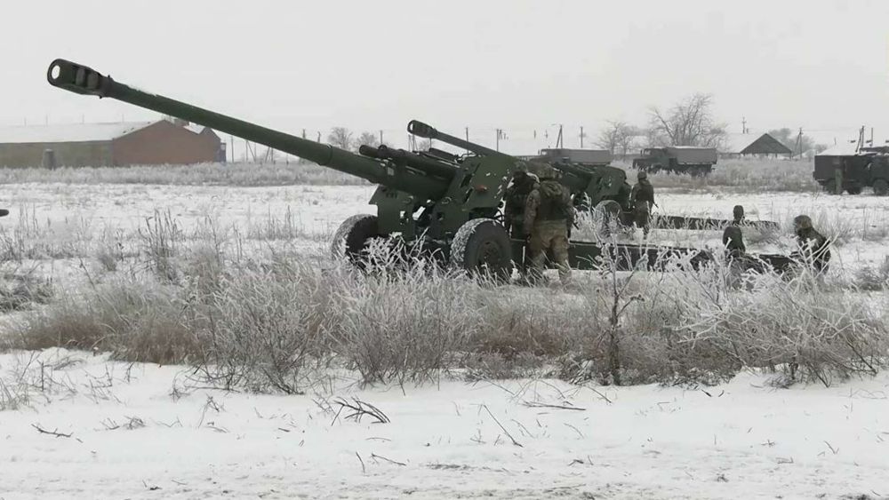 ВСУ постреляли из гаубиц у границы с Крымом - фото