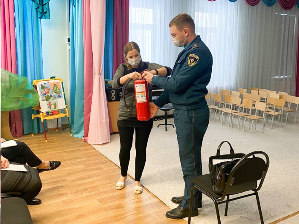 В Крыму сотрудники МЧС России проводят противопожарные инструктажи в детских садах