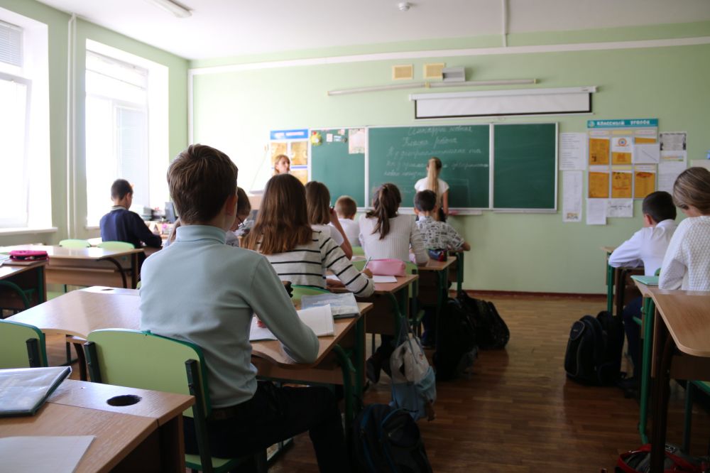 Вопросы дистанционного обучения и безопасности в школах обсудили в ЦУР РК представители власти и крымские учителя