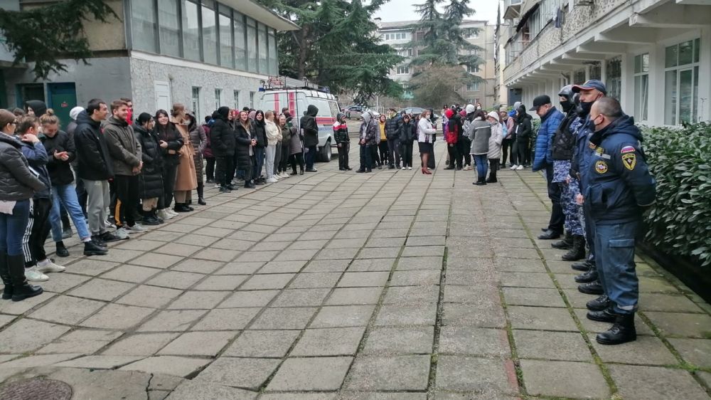 Новости алушты. ЧС Алушта. Происшествия Симферополь. Крым сейчас. Алуштинский Романовский колледж индустрии.